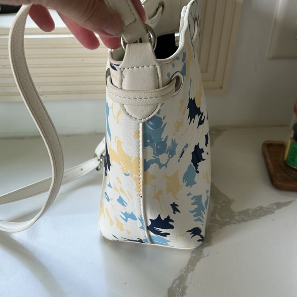 Chaps Ralph Lauren Stylish White and Blue floral Women's Bag - Picture 8 of 10